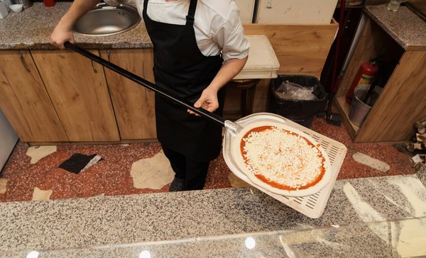 Pelle à pizza perforée : pourquoi choisir cet accessoire ?