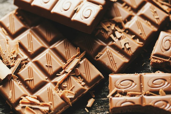 Créez des souvenirs inoubliables avec notre tablette chocolat personnalisée - gravure et découpe chocolat