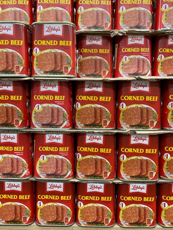 Optimisez votre cuisine avec un rangement efficace des boîtes de conserve